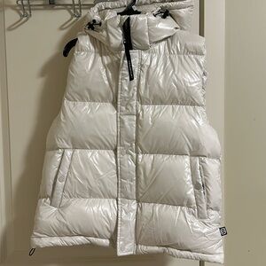 Aritzia Super Puff Vest